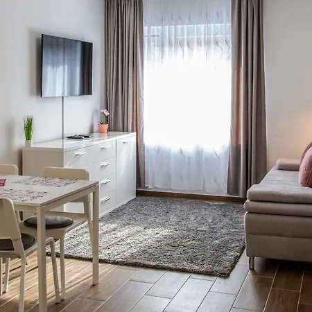 Apartment Cute Apartman- Free Parking Pecs