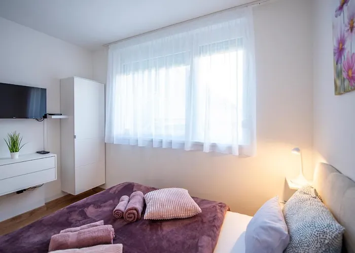 דירה Cute Apartman- Free Parking פץ'
